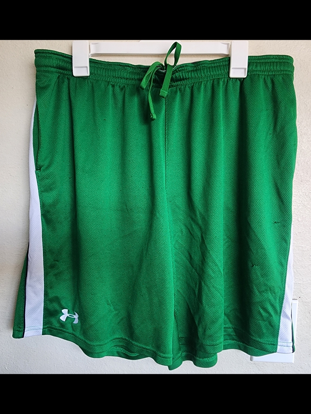 ‼️SOLD‼️ Under Armour Green Athletic Shorts/Basketball Shorts White Side Stripe